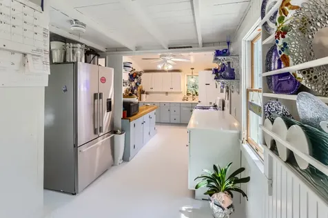 17 John Wesley Avenue Oak Bluffs MA 02557