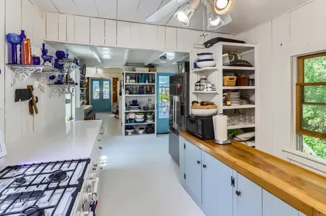 17 John Wesley Avenue Oak Bluffs MA 02557