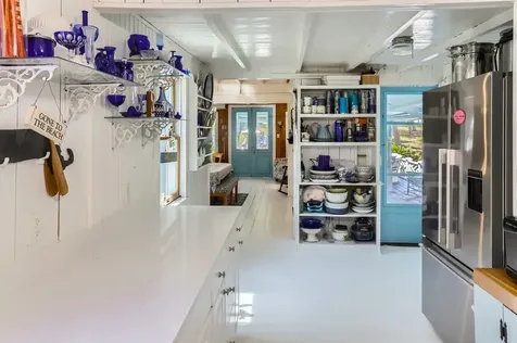 17 John Wesley Avenue Oak Bluffs MA 02557