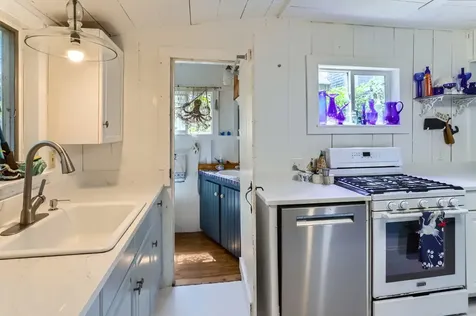 17 John Wesley Avenue Oak Bluffs MA 02557