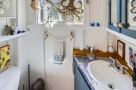 17 John Wesley Avenue Oak Bluffs MA 02557