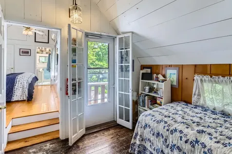 17 John Wesley Avenue Oak Bluffs MA 02557