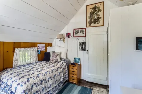 17 John Wesley Avenue Oak Bluffs MA 02557