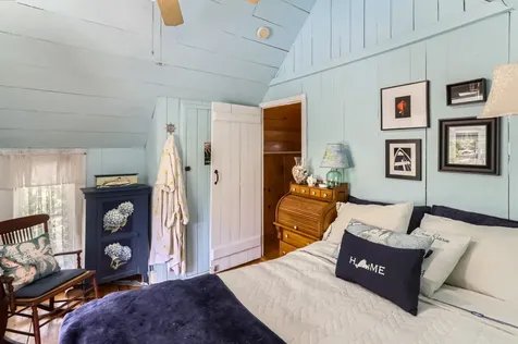 17 John Wesley Avenue Oak Bluffs MA 02557