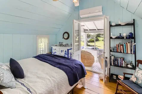 17 John Wesley Avenue Oak Bluffs MA 02557