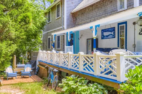 17 John Wesley Avenue Oak Bluffs MA 02557