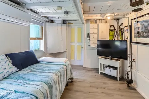 17 John Wesley Avenue Oak Bluffs MA 02557