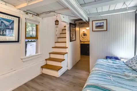 17 John Wesley Avenue Oak Bluffs MA 02557