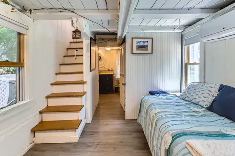 17 John Wesley Avenue Oak Bluffs MA 02557