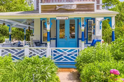 17 John Wesley Avenue Oak Bluffs MA 02557