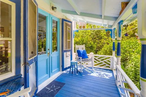 17 John Wesley Avenue Oak Bluffs MA 02557