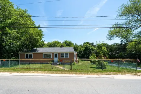 21 Norris Avenue Oak Bluffs MA 02557