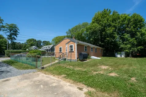 21 Norris Avenue Oak Bluffs MA 02557