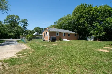 21 Norris Avenue Oak Bluffs MA 02557