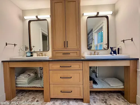 60 Meetinghouse Road Chilmark MA 02535