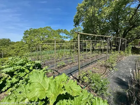 60 Meetinghouse Road Chilmark MA 02535