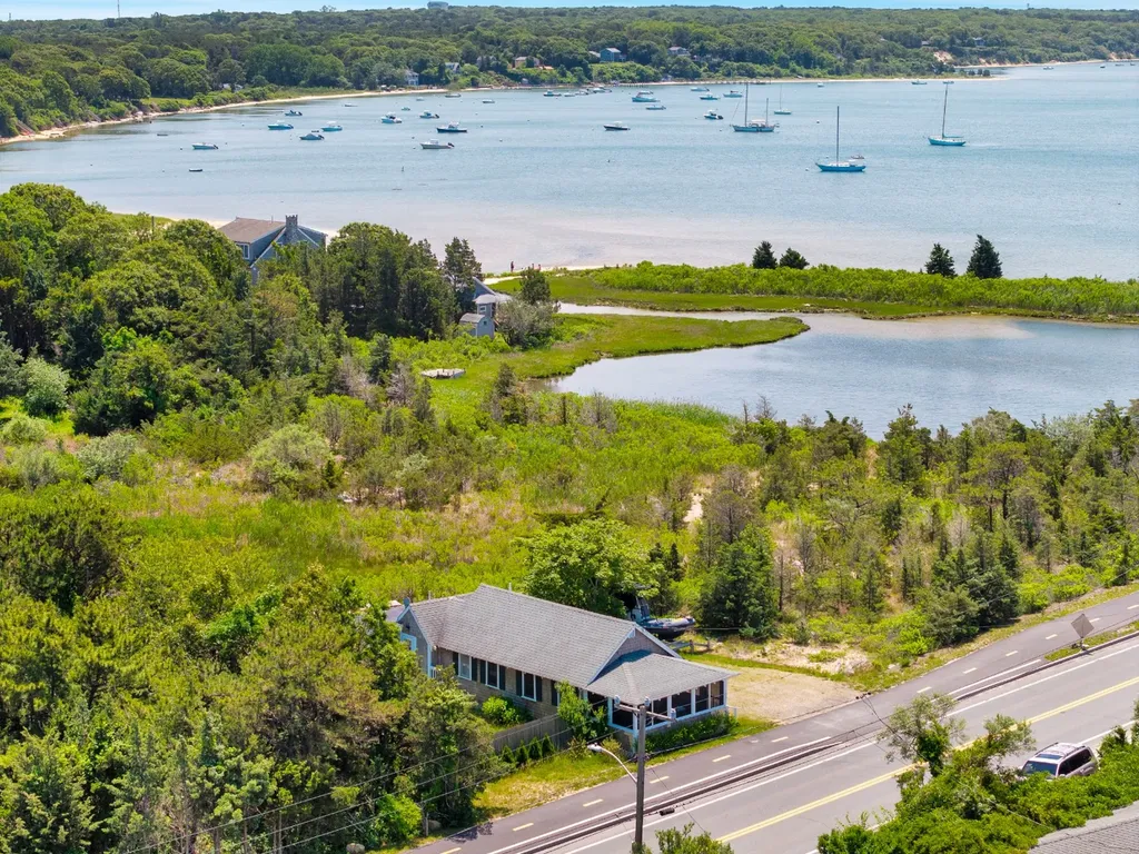 32 Beach Road Oak Bluffs MA 02557