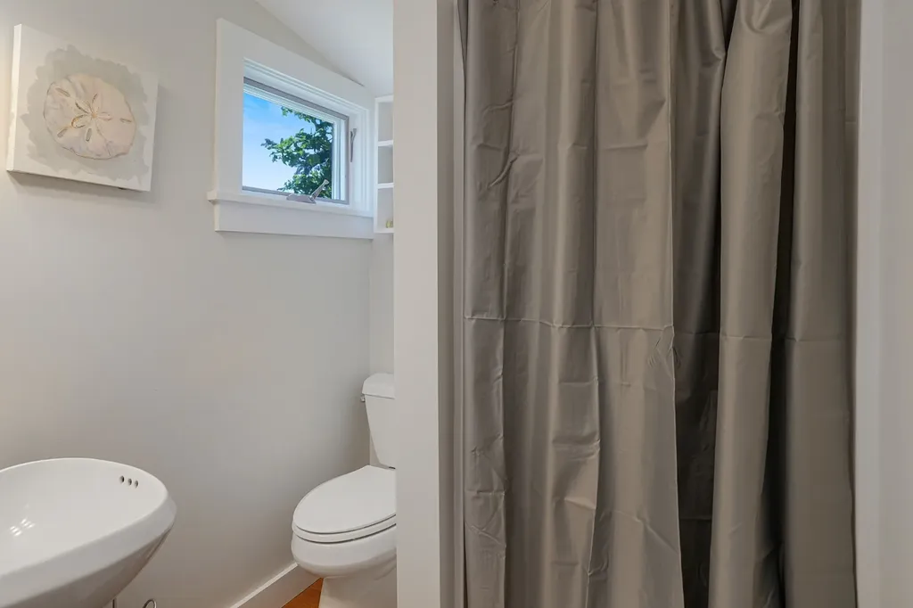 32 Beach Road Oak Bluffs MA 02557