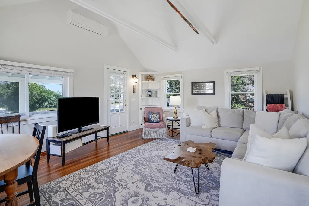 32 Beach Road Oak Bluffs MA 02557