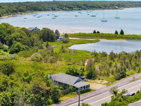 32 Beach Road Oak Bluffs MA 02557