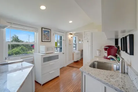 32 Beach Road Oak Bluffs MA 02557