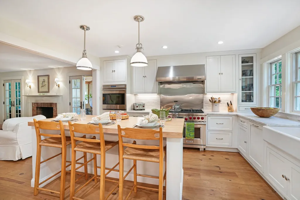 53 Stoney Hill Road West Tisbury MA 02575