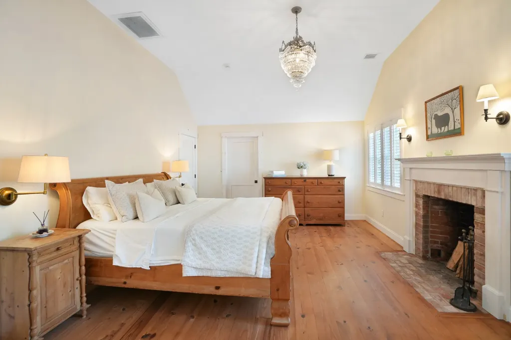 53 Stoney Hill Road West Tisbury MA 02575