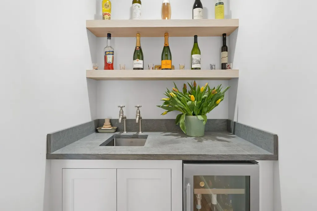 53 Stoney Hill Road West Tisbury MA 02575