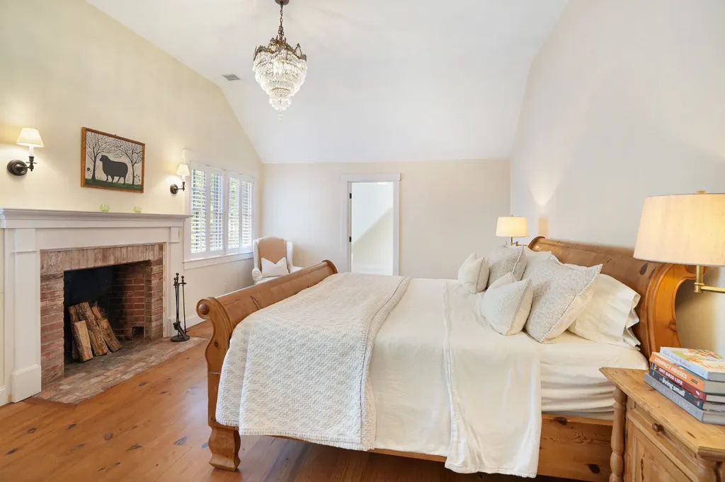 53 Stoney Hill Road West Tisbury MA 02575