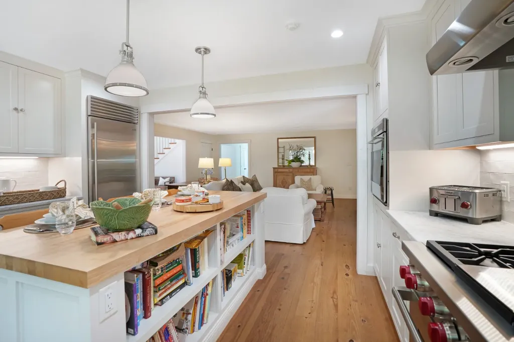 53 Stoney Hill Road West Tisbury MA 02575