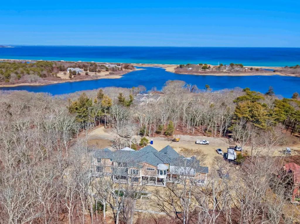 14 Trapps Pond Road Edgartown MA 02539