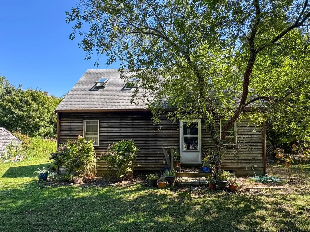 8 Hitchings Circle Oak Bluffs MA 02557