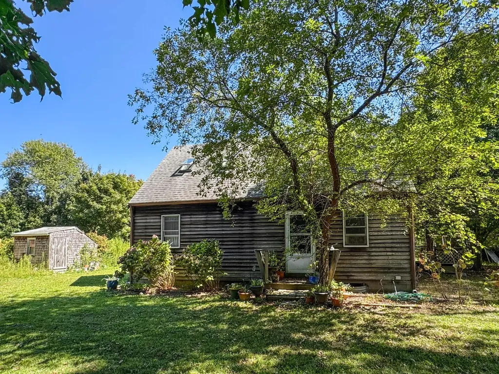 8 Hitchings Circle Oak Bluffs MA 02557