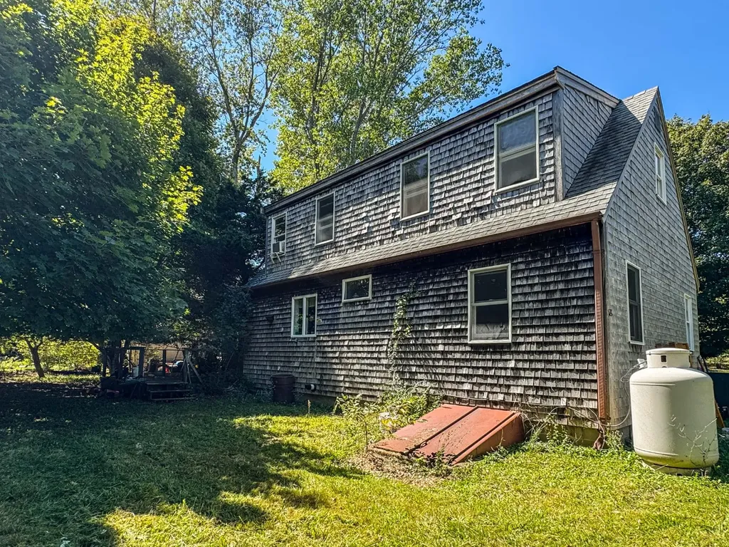 8 Hitchings Circle Oak Bluffs MA 02557