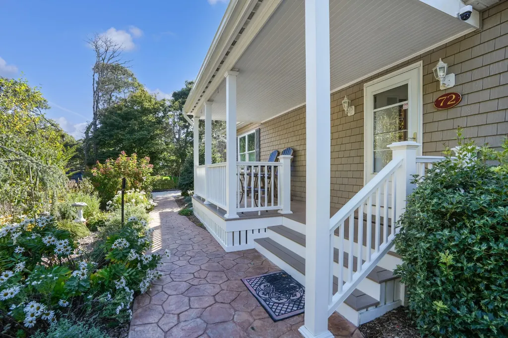 72 Washington Avenue Oak Bluffs MA 02557