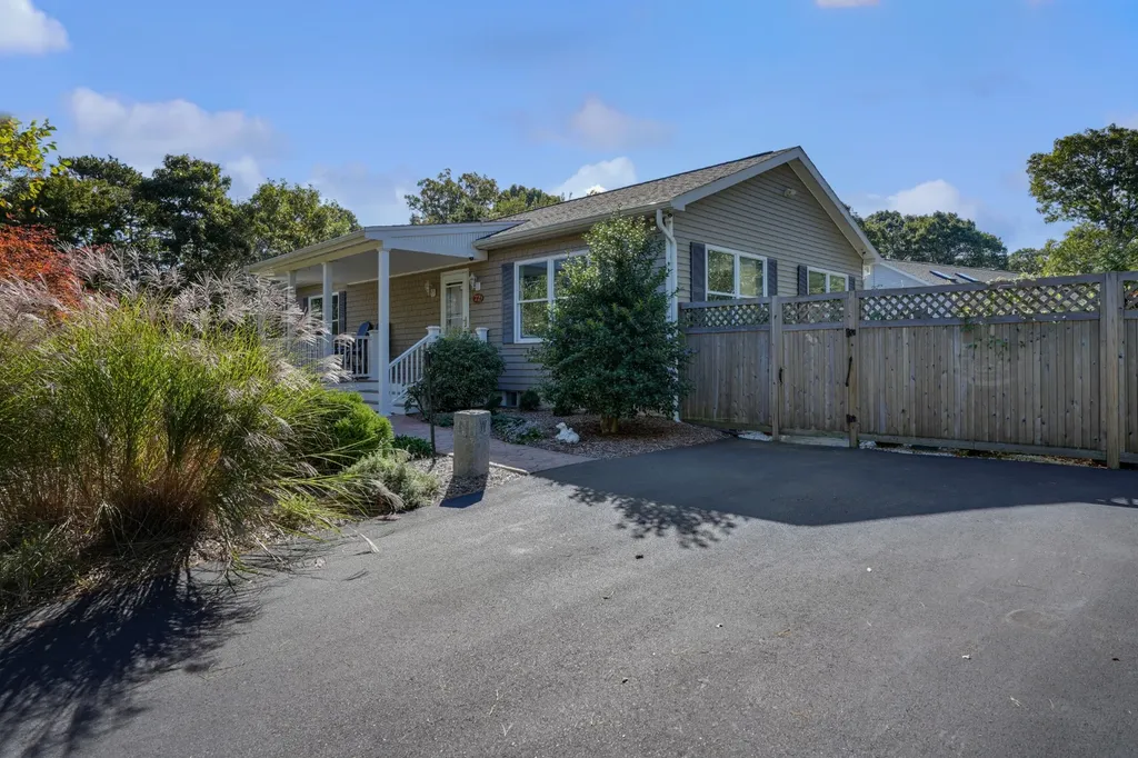 72 Washington Avenue Oak Bluffs MA 02557