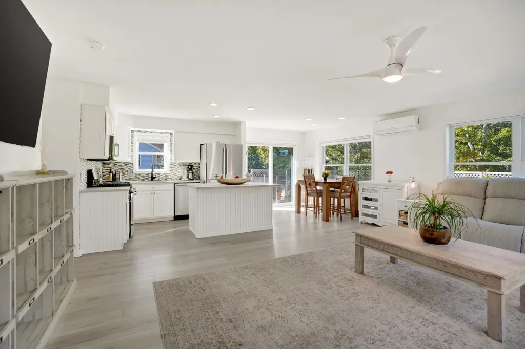 72 Washington Avenue Oak Bluffs MA 02557