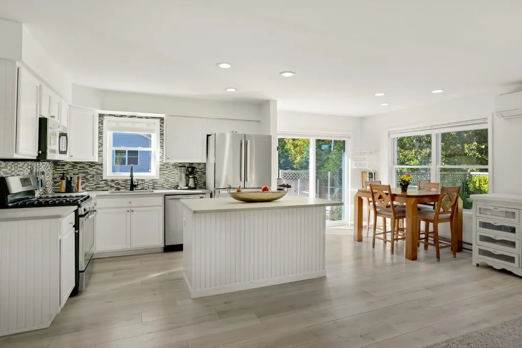 72 Washington Avenue Oak Bluffs MA 02557