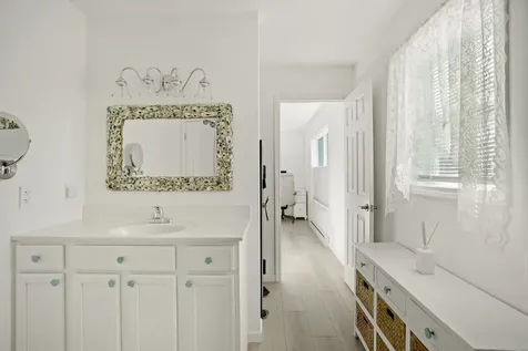 72 Washington Avenue Oak Bluffs MA 02557