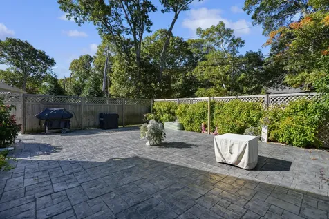 72 Washington Avenue Oak Bluffs MA 02557