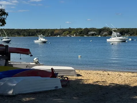 72 Washington Avenue Oak Bluffs MA 02557