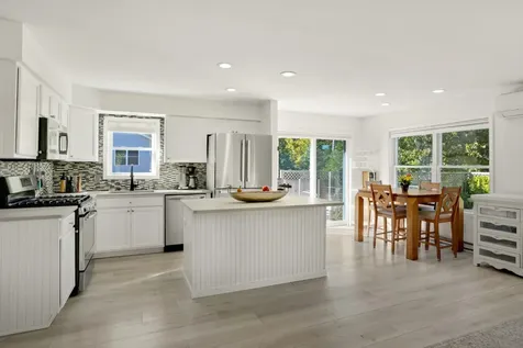 72 Washington Avenue Oak Bluffs MA 02557