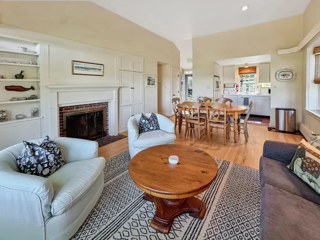 11 Ephriam Allen Road West Tisbury MA 02575