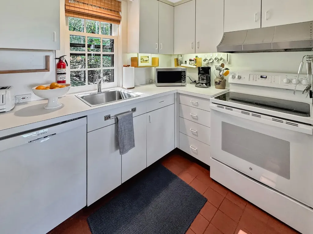 11 Ephriam Allen Road West Tisbury MA 02575