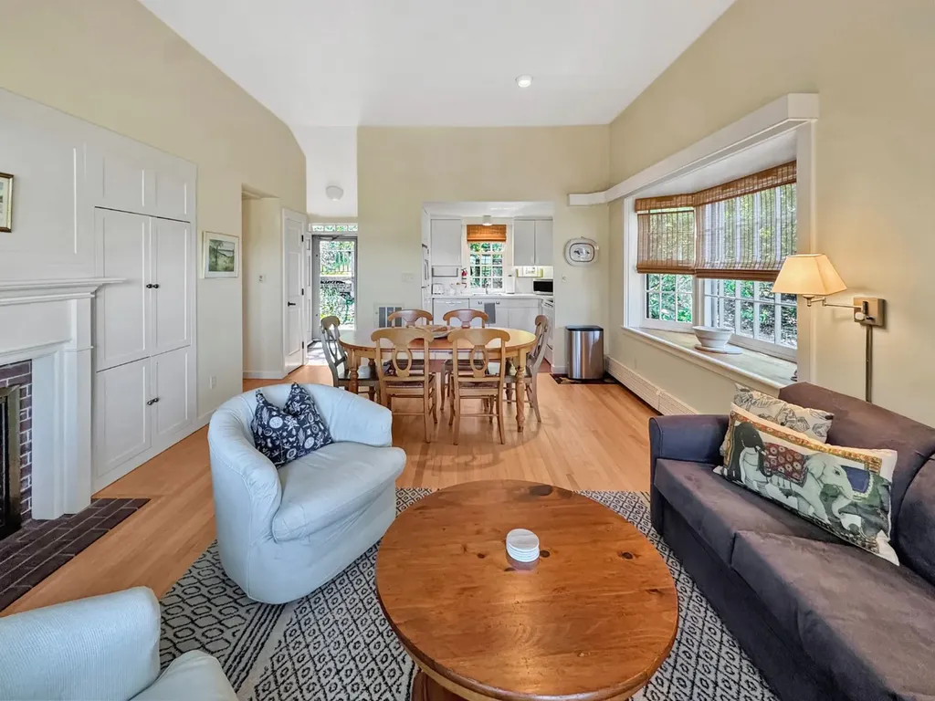 11 Ephriam Allen Road West Tisbury MA 02575