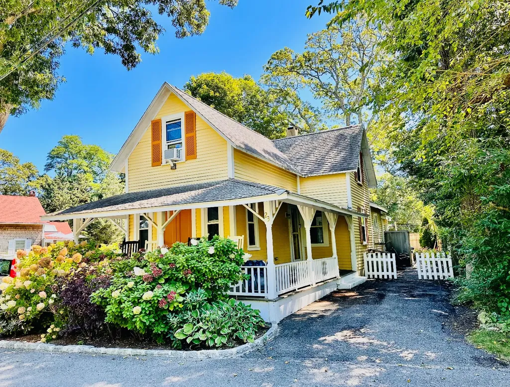 Oak Bluffs MA, 23 Laurel Avenue