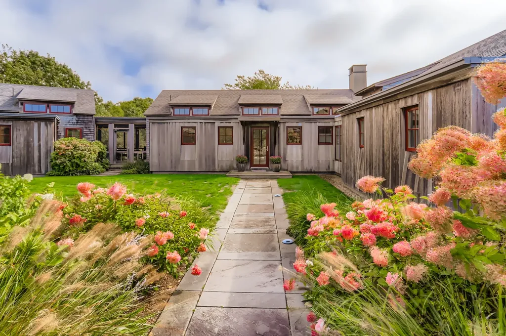 65 Carls Way West Tisbury MA 02575