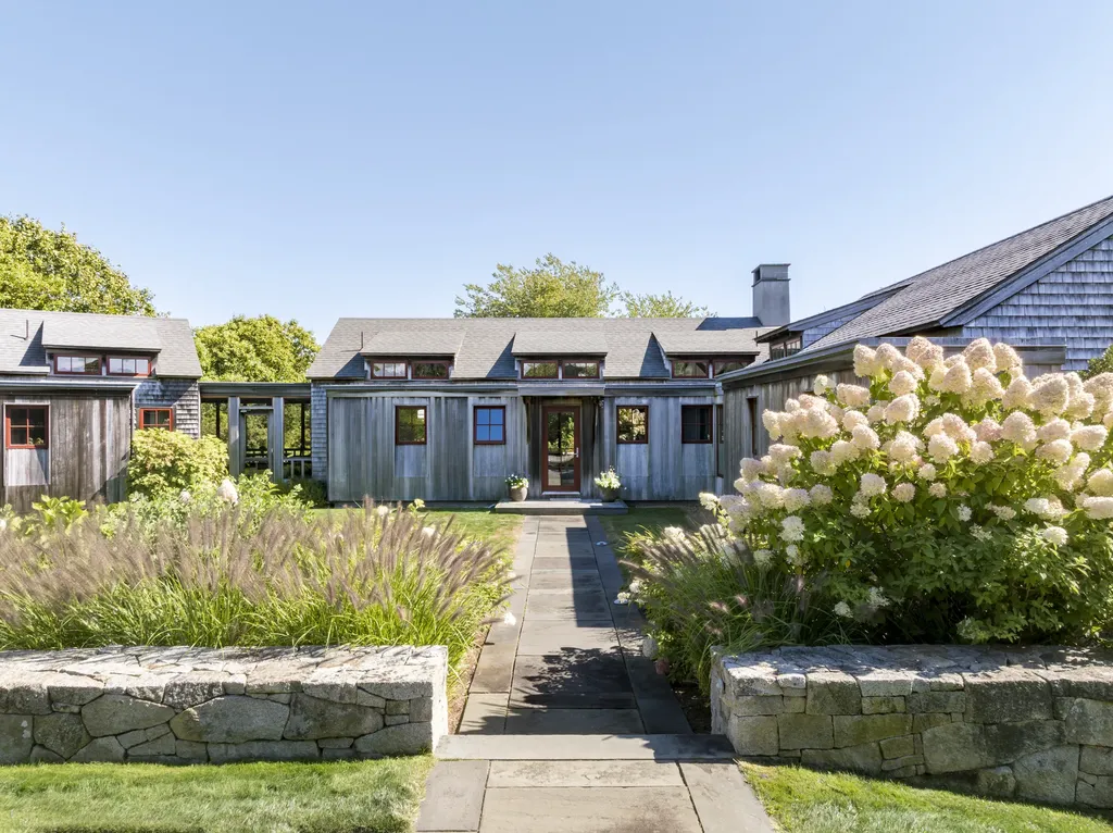65 Carls Way West Tisbury MA 02575