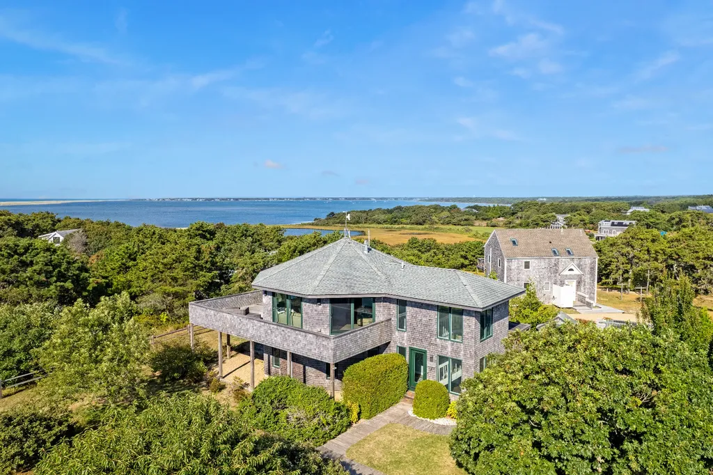 76 Washque Avenue Edgartown MA 02539