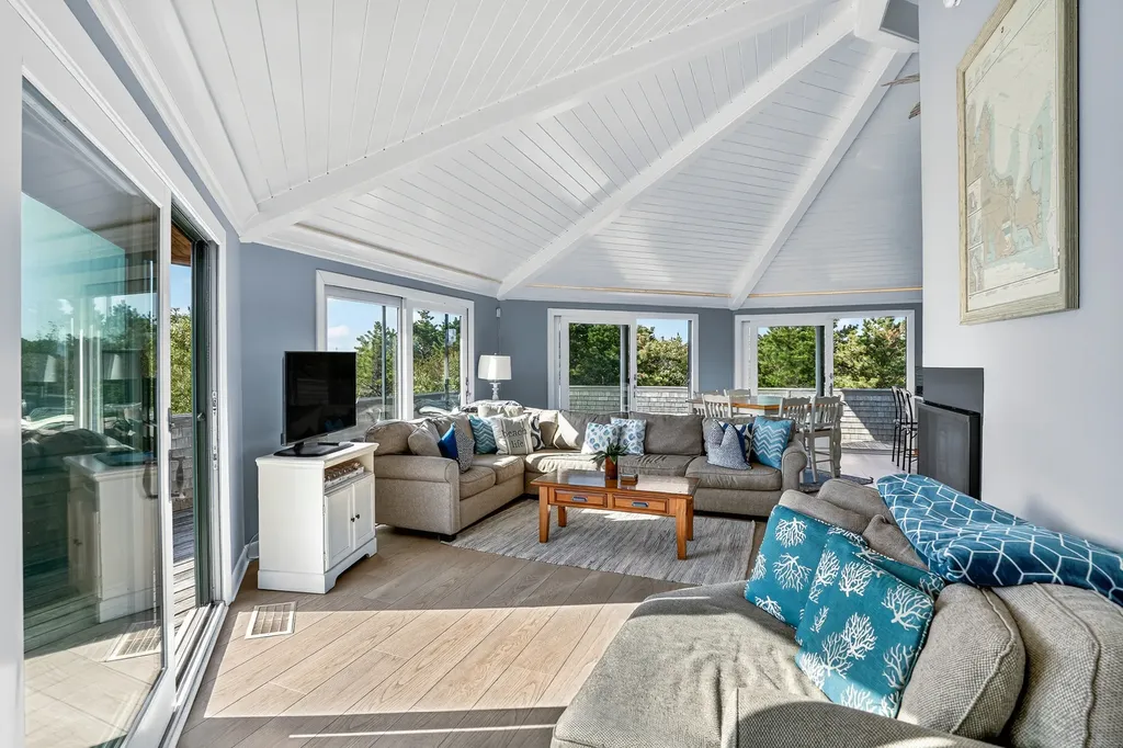 76 Washque Avenue Edgartown MA 02539